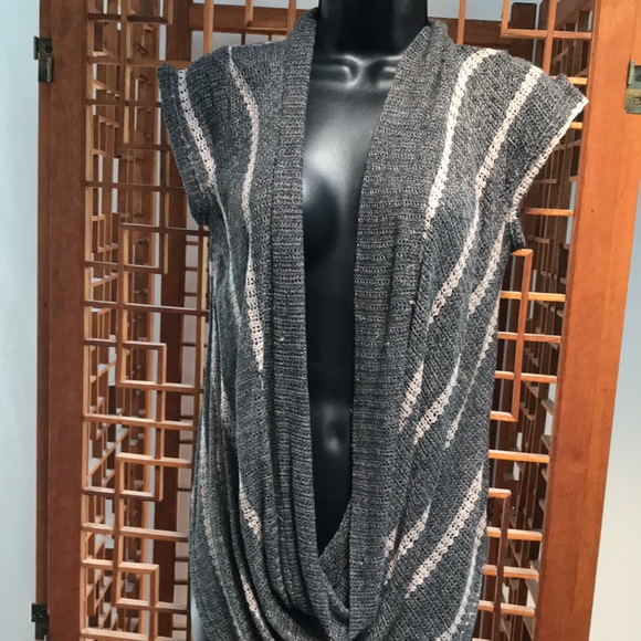 Wet Seal gray and cream top with open and plunging neckline. Size L. - Picture 3 of 6